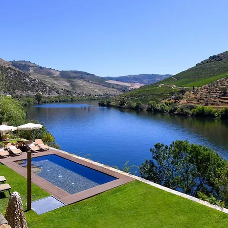 Riverfront Douro With Pool In Wine Region Vila *