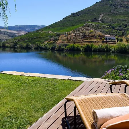 Riverfront Douro With Pool In Wine Region Cotas