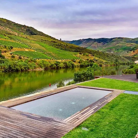 Riverfront Douro With Pool In Wine Region Vila *